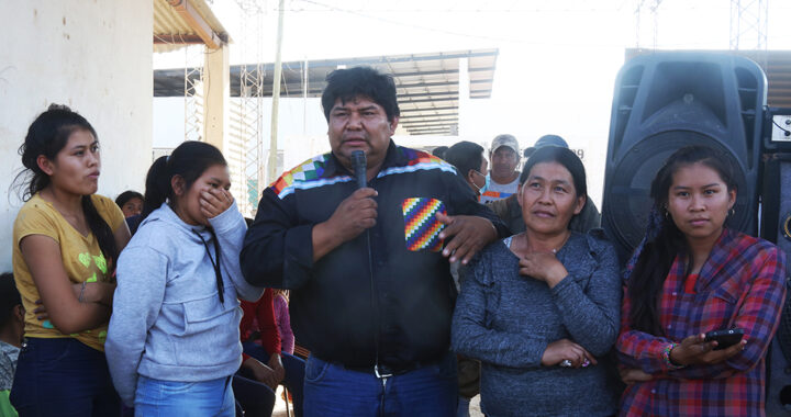 Rogelio Segundo, diputado electo, junto a su familia en la comunidad Las Vertientes, Santa Victoria Este, Salta.