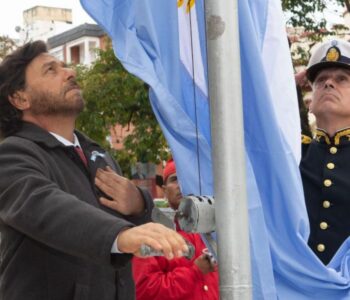 95834-el-gobernador-saenz-encabezo-los-actos-centrales-por-el-214-aniversario-de-la-revolucion-de-mayo